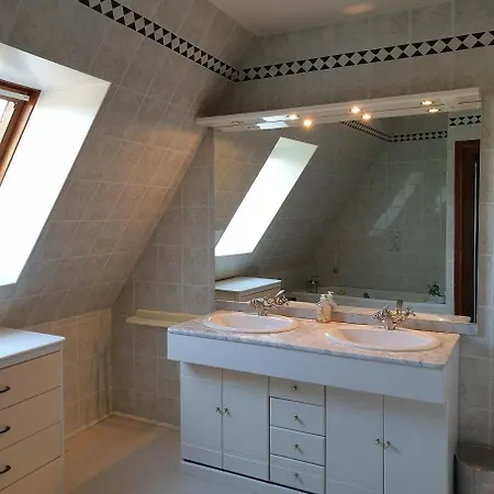 Au Fil Des Hirondelles
