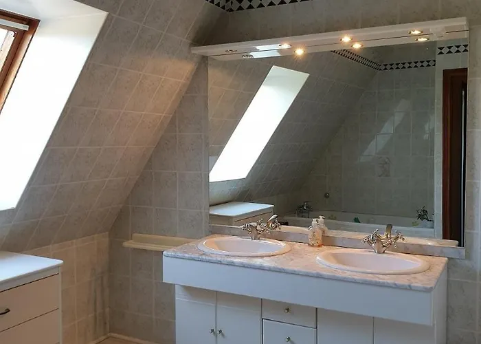 Au Fil Des Hirondelles