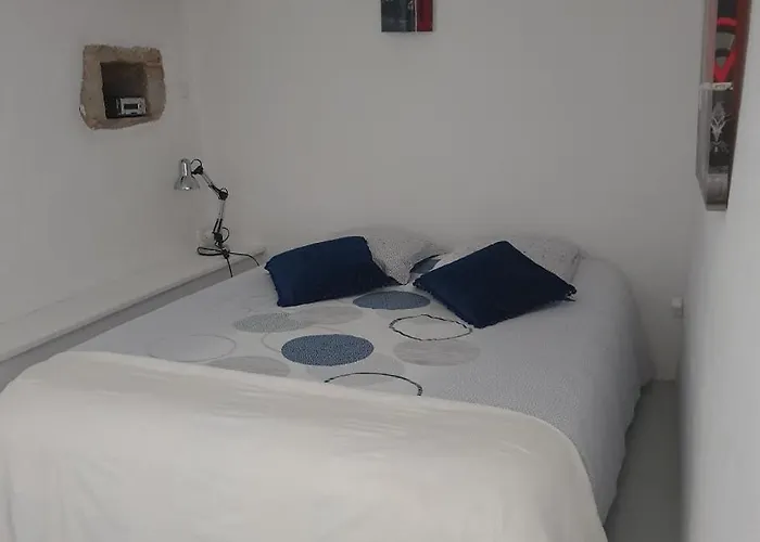 Au Fil Des Hirondelles